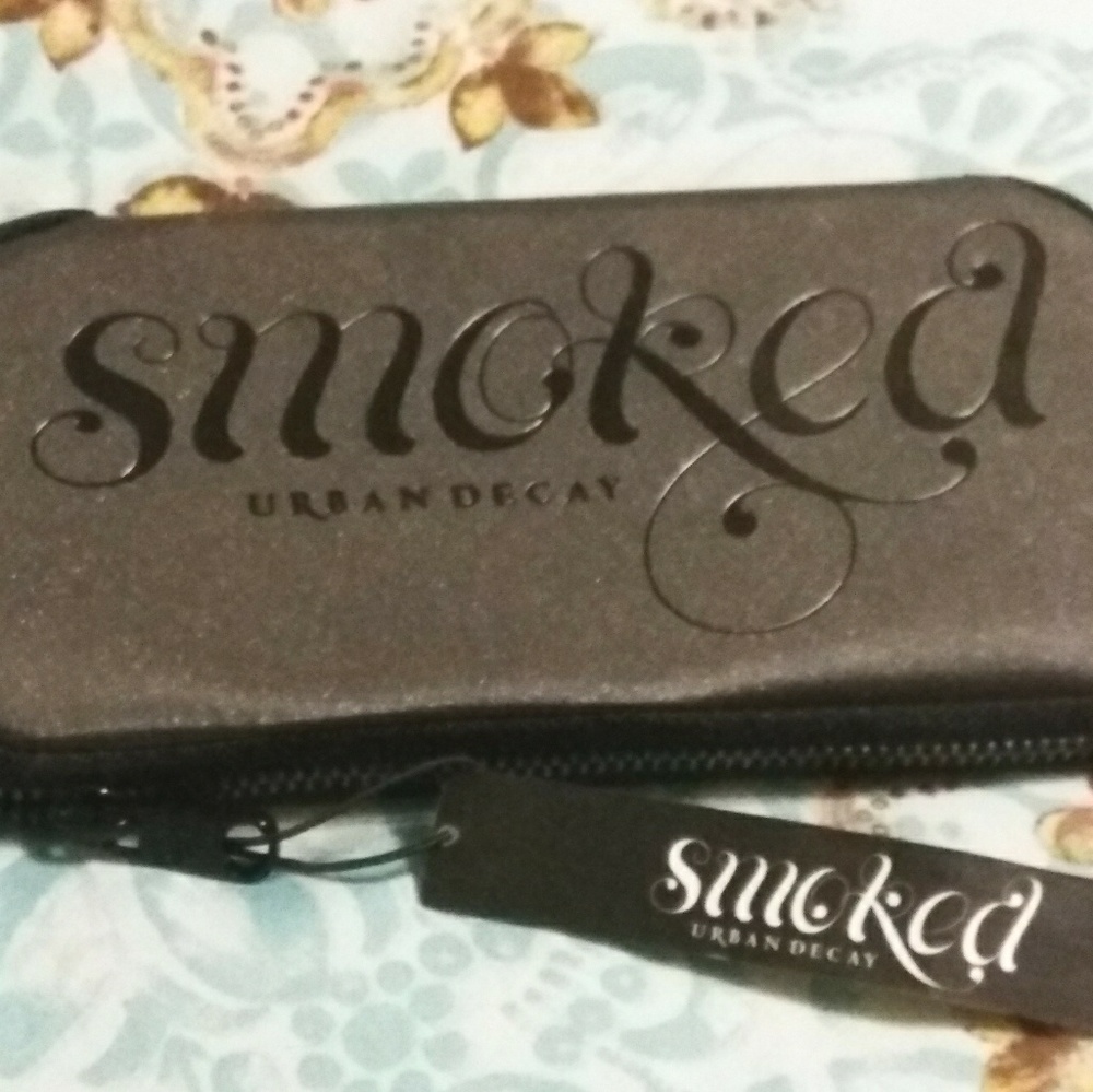 Urban Decay Smoked Eyeshadow Palette